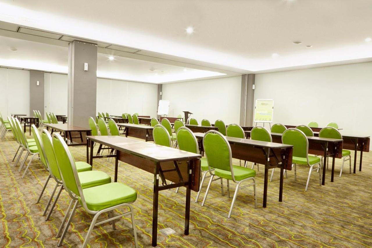 Maxonehotels At Resort Макасар Экстерьер фото
