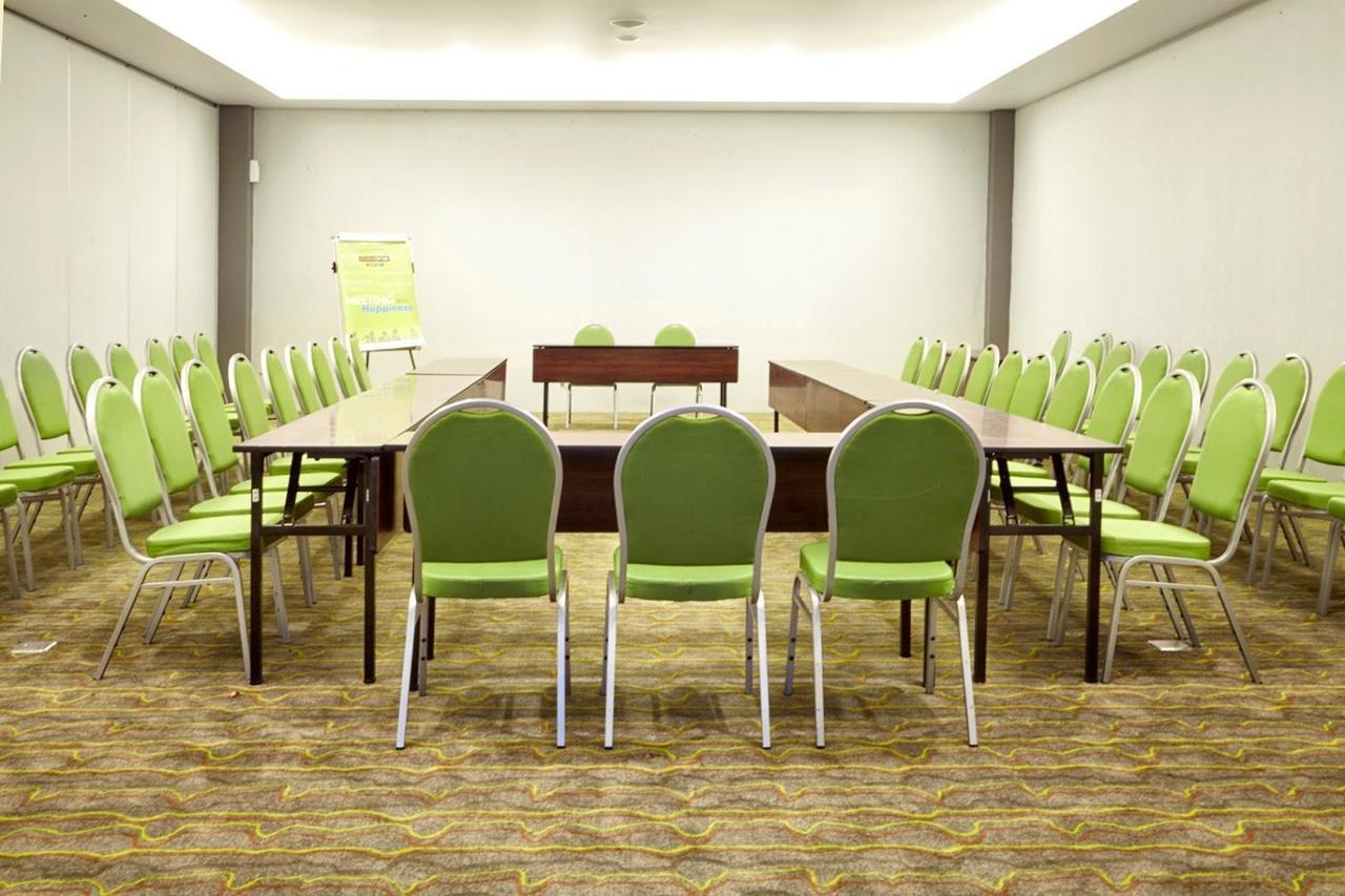 Maxonehotels At Resort Макасар Экстерьер фото